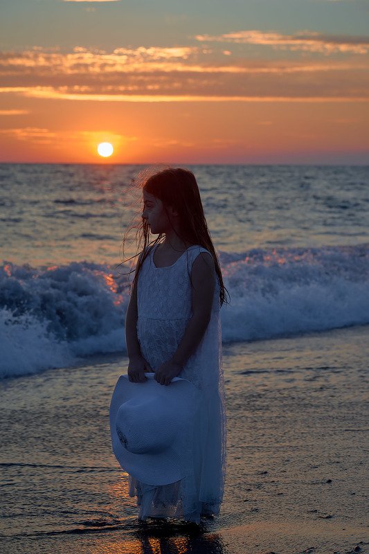 девочка закат море Закатphoto preview