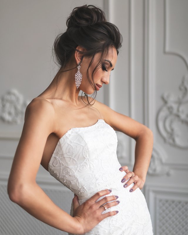 невеста, прическа, платье, свадьба, интерьер, сережки, локоны, красивая, гламур Невестаphoto preview
