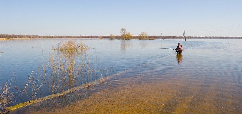 весна, разлив, дорога, рыбак Серия \