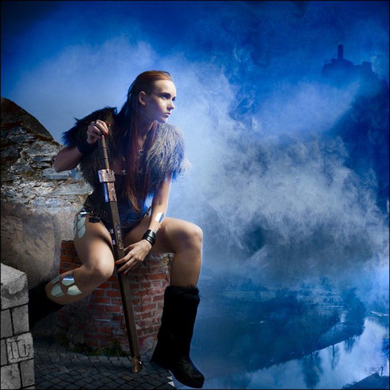 девушка, меч Высоко сижу, далеко гляжу...photo preview