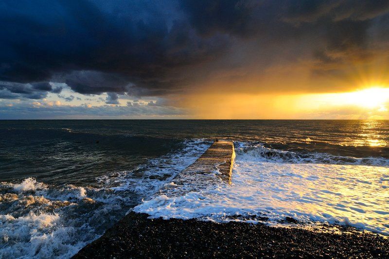 россия, краснодарский край, черное море, сочи, адлер The Sunshowerphoto preview