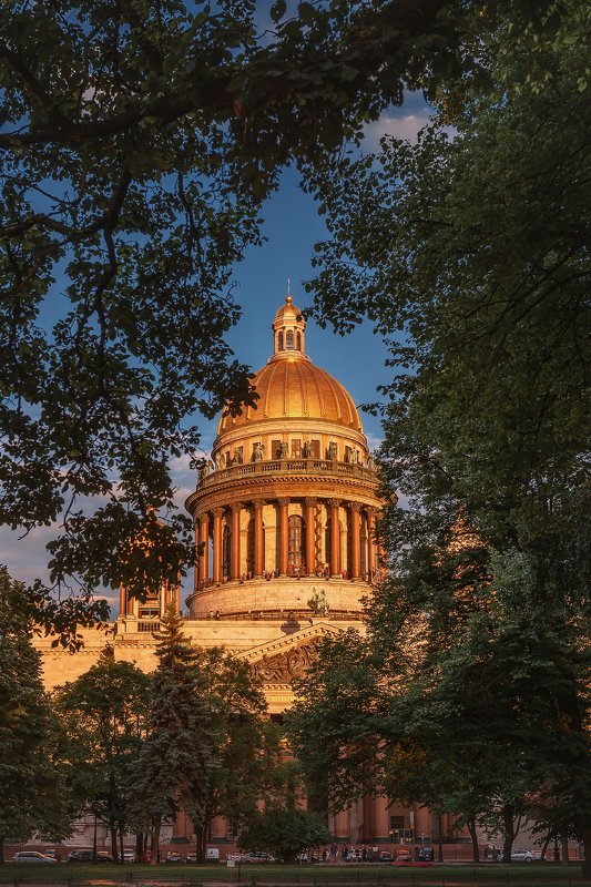 исаакиевский собор, закат, питер, санкт петербург, достопримечательность, город Исаакиевский собор в лучах закатного солнцаphoto preview