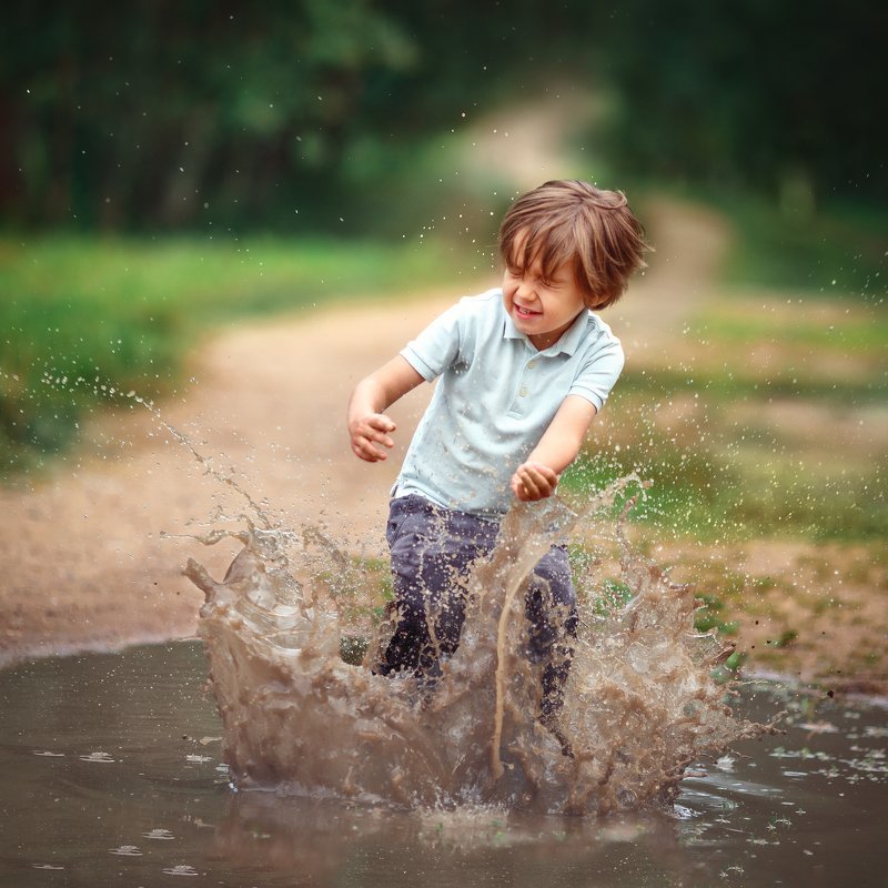 лужи ребенок прыжок детство Детствоphoto preview