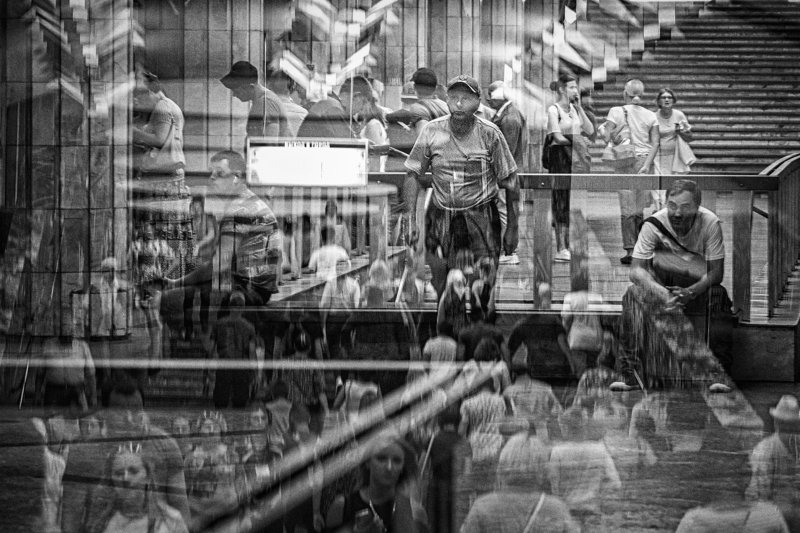 Суета подземкиphoto preview