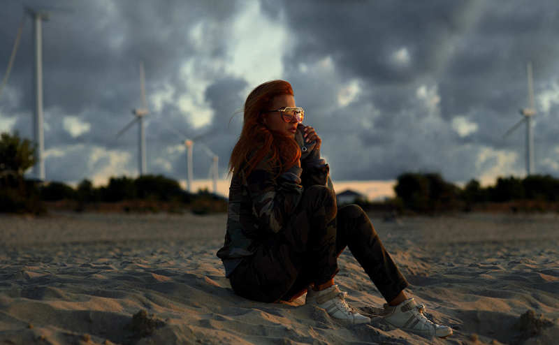 Девушка, закат, холодно, небо, рыжая, очки На закатеphoto preview