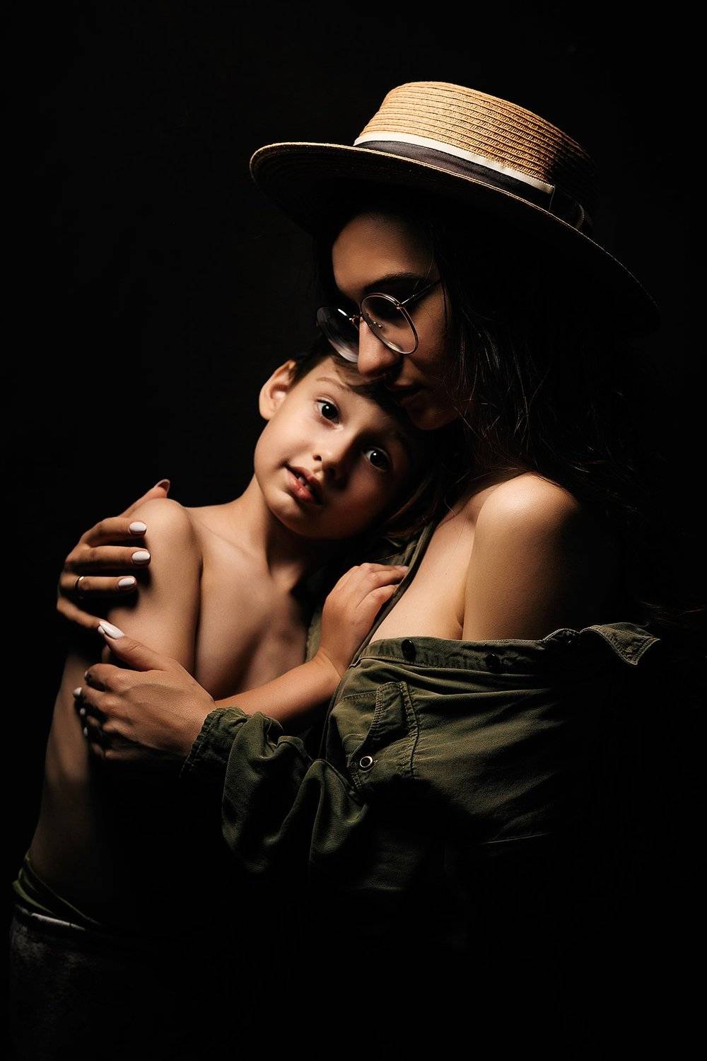 мама, сын, дети, ребенок, портрет, взгляд, семейное фото, Максим Лобиков