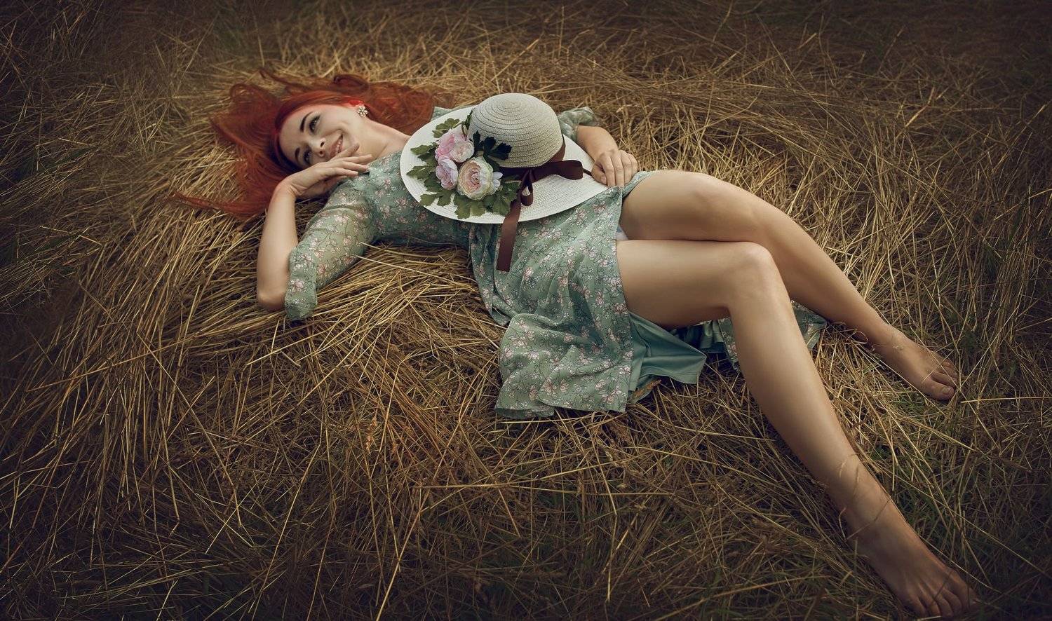 На сеновале.... Автор: Сергей Рехов портрет, стритфото, девушка, модель, жанр, сеновал, rekhov, Сергей Рехов
