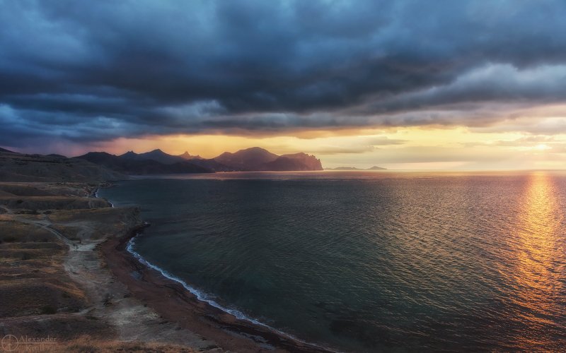 Встречая утро над морем...photo preview