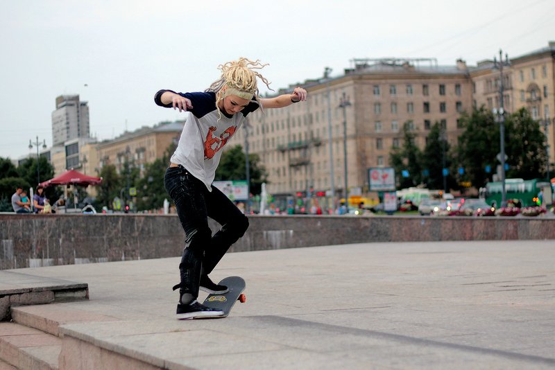 девушка, город, скейт, стрит скейтершаphoto preview