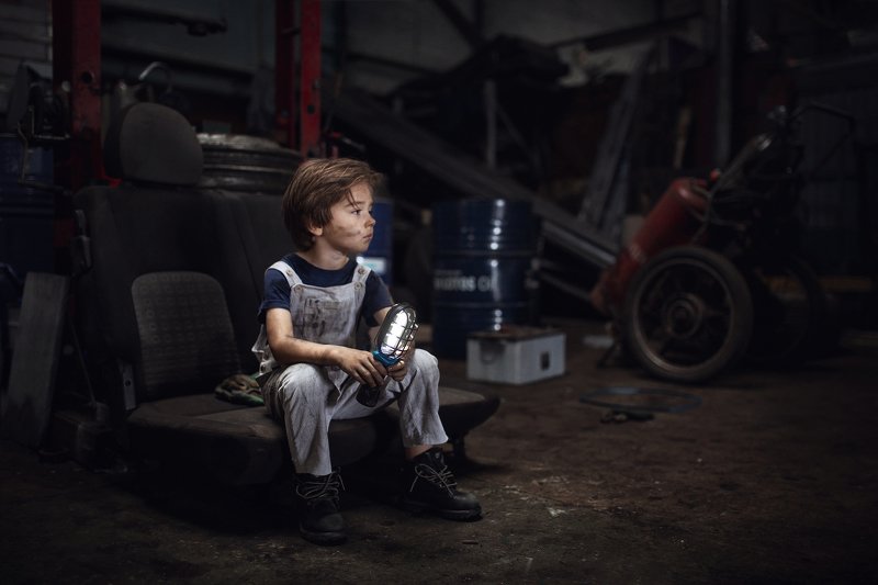 ребенок, портрет, слесарь, мастерская В мастерскойphoto preview