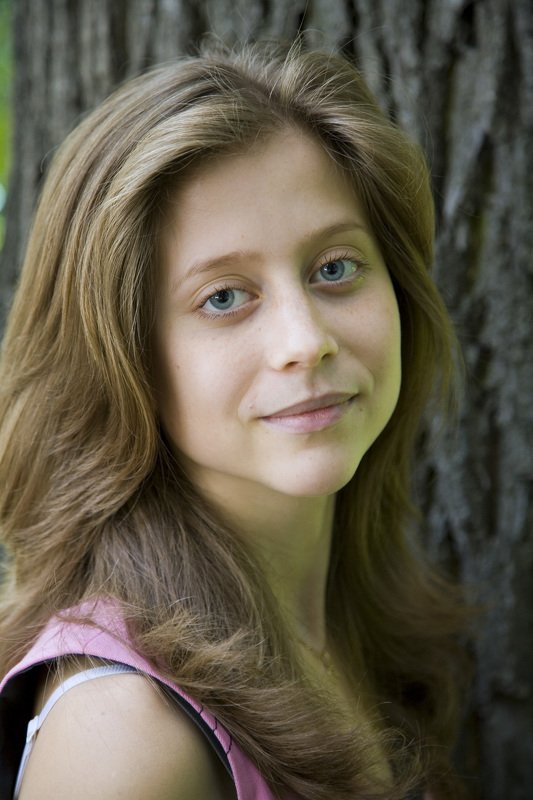 Юная незнакомкаphoto preview