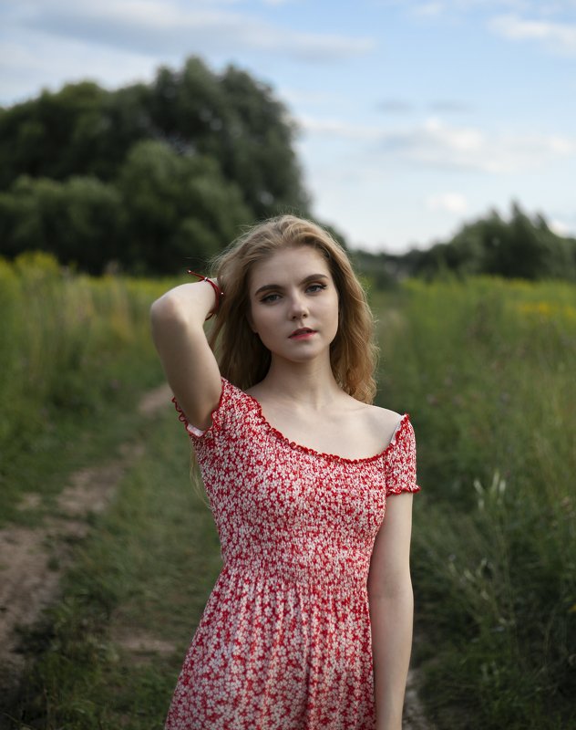 portrait,girl,beautiful,summer,fashion,screatives,hine,девушка,портрет,лето,июль,july,color,field,beautifulgirl,fashionillustration,fashiongirl,summerlove,summer2019,лето2019,цвета Июльским вечеромphoto preview