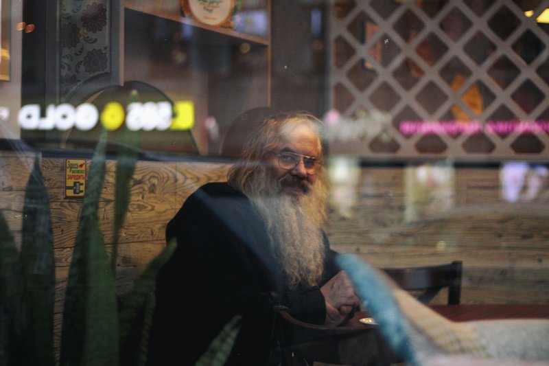 кафе, питер, город, стекло, человек человек в кафеphoto preview