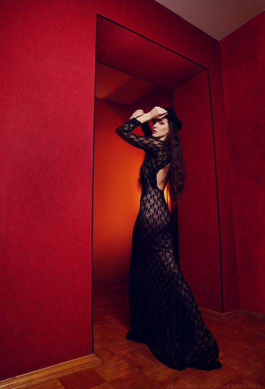 Девушка красная комната талия red room girl красавица Панночкаphoto preview