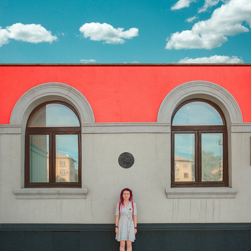 фотография, свет, человек, модель, девушка, красный, синий, арт, мода, одежда, фэшн, портрет, абстракция, геометрия, небо, дом, культура, красота, тон ***photo preview