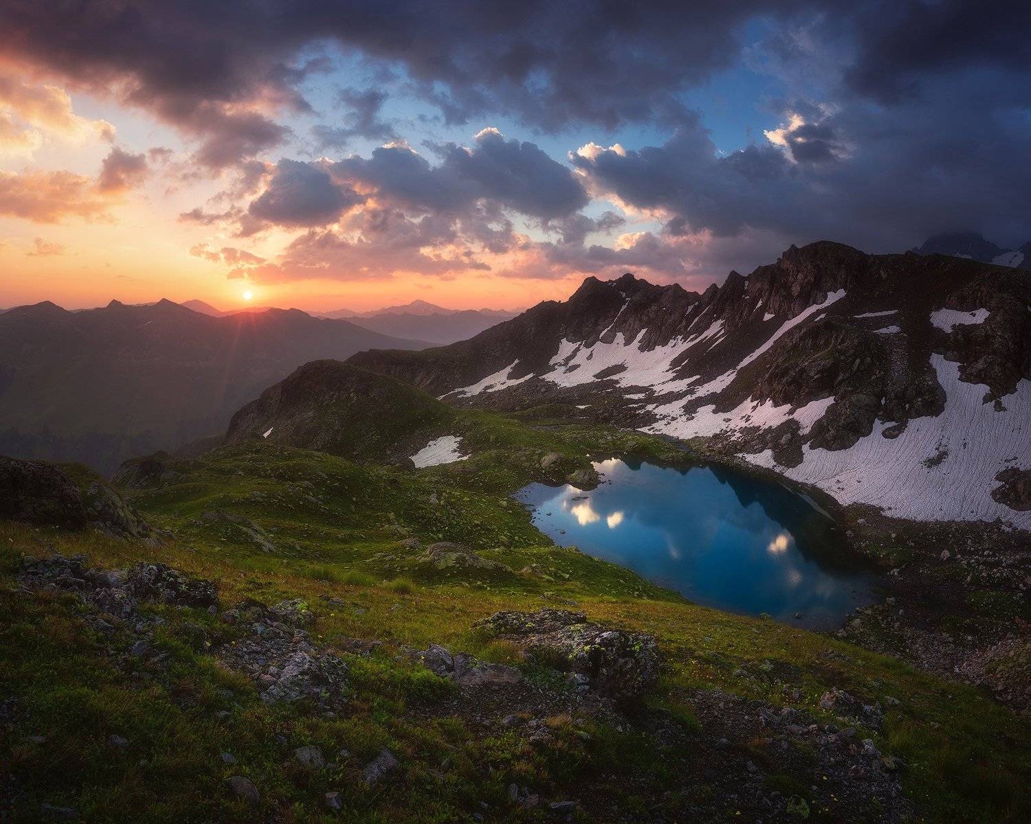 Так видит планета. Автор: Tania Leschinskaya рассвет, горы, озеро, кавказ, пейзаж, карачаево-черкесия, Tania Leschinskaya