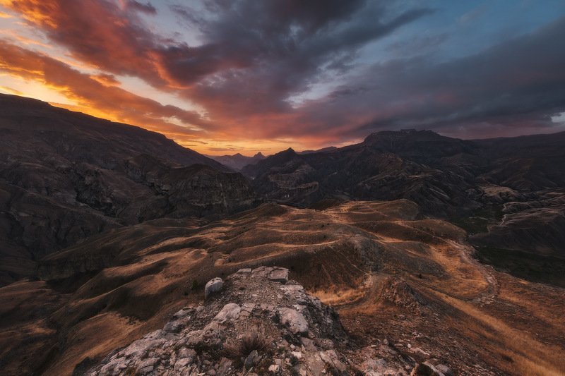 россия, дагестан, кавказ, природа, пейзаж, долина, село, хунзах, рассвет, восход солнца, дорога, горы, хребет, ущелье Дагестанphoto preview