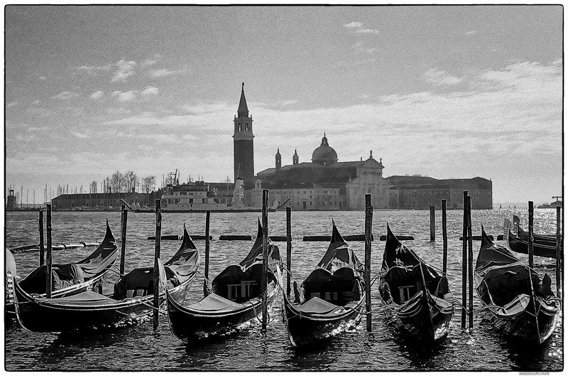 venezia venice street photo foto italy italia art b&w blackandwhite A walk to Venicephoto preview