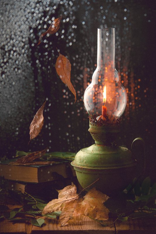 натюрморт, темный фон, керосинка, дождь, капли, стекло, огонь, уют, тепло, осень бабушкина керосинкаphoto preview