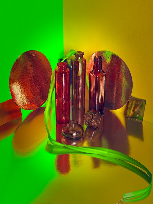 натюрморт, бутылки Натюрморт с красными бутылкамиphoto preview