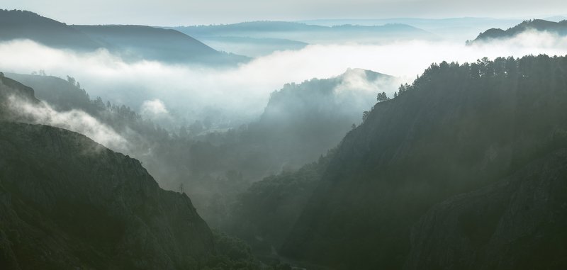 пейзаж, туман, горы, перспектива, сказка, фэнтэзи,  Туман в ущельеphoto preview