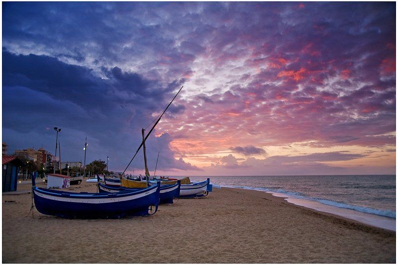 лодка, море, берег Рыбацкие лодки на берегуphoto preview