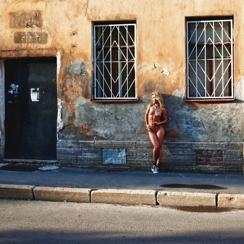 натура, ню, девушка, грудь, улица, пленер Петроградкаphoto preview