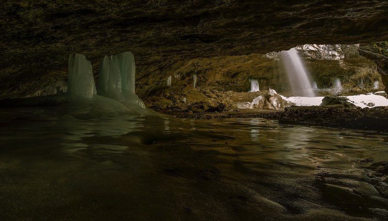 горы, кавакз, водопады, весна, река чинарка В НЕДРАХ ВОДОПАДА фото превью