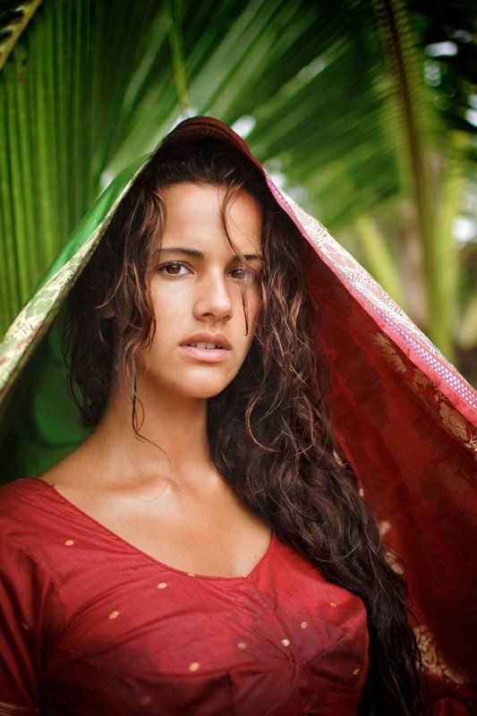 сари, красота, индия, глаза, экспрессия, утро, невинность, страсть, брюнетка, специя, чили, этника, чай, зелень Красно-зелёноеphoto preview