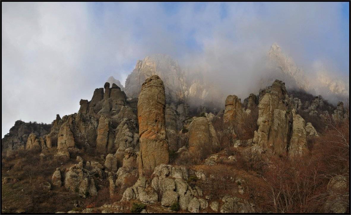 Крым - страна чудес. Автор: Владимир Метцгер Долина приведений, Крым, Чёртов палец, Владимир Метцгер