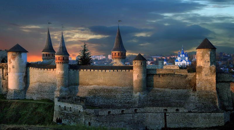 украина, каменец-подольский Панорама Каменец-Подольской крепости на закатеphoto preview