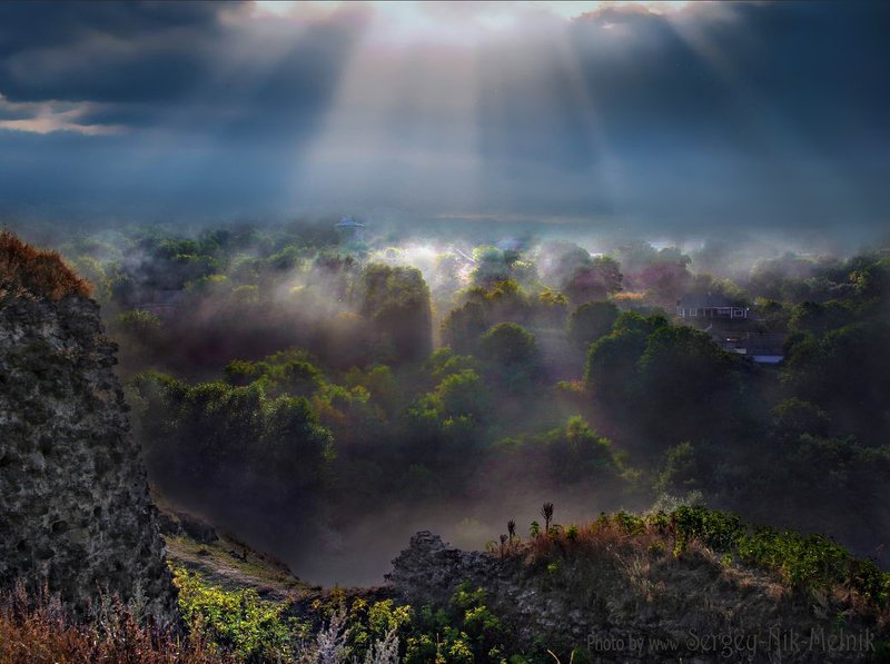 украина, хотин, подгорцы, замки, крепость,  олеско, свирж Луч света над Хотинской фортециейphoto preview