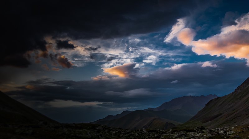 Кавказ, горы, закаты Так уходил ещё один день нашего круиза по Кавказу.photo preview