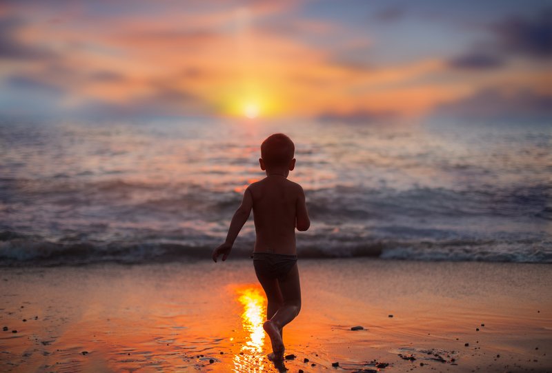 закат ребенок счастье море  детствоphoto preview