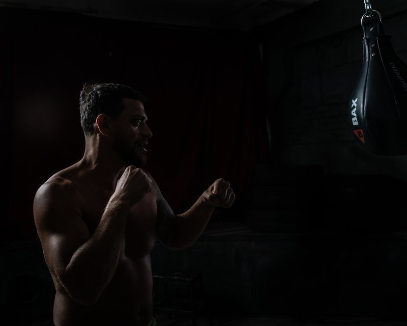 спот, бокс, жанр, портрет, движение Бой с тенью, взгляд со стороны тени.photo preview