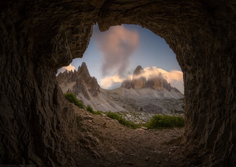 The World in Cavephoto preview