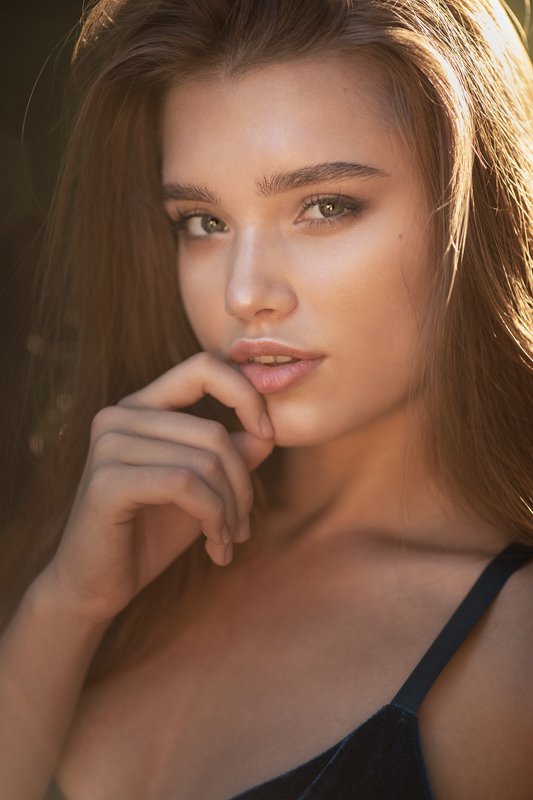 девушка портрет улыбка Дюдьберphoto preview