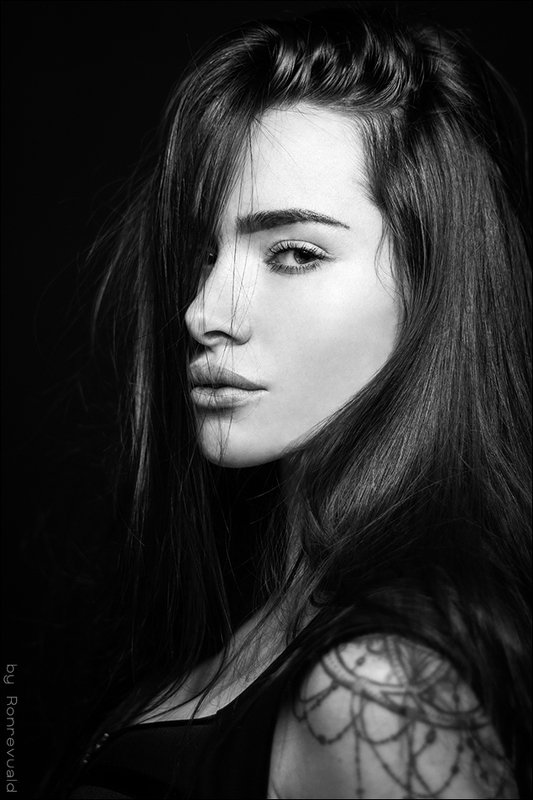 girl,woman,eyes,beauty,portrait,fashion,light,девушка,портрет,москва,свет, глаза,bw,blackandwhite,black&white,чб,чернобелое,studio Adel in studiophoto preview