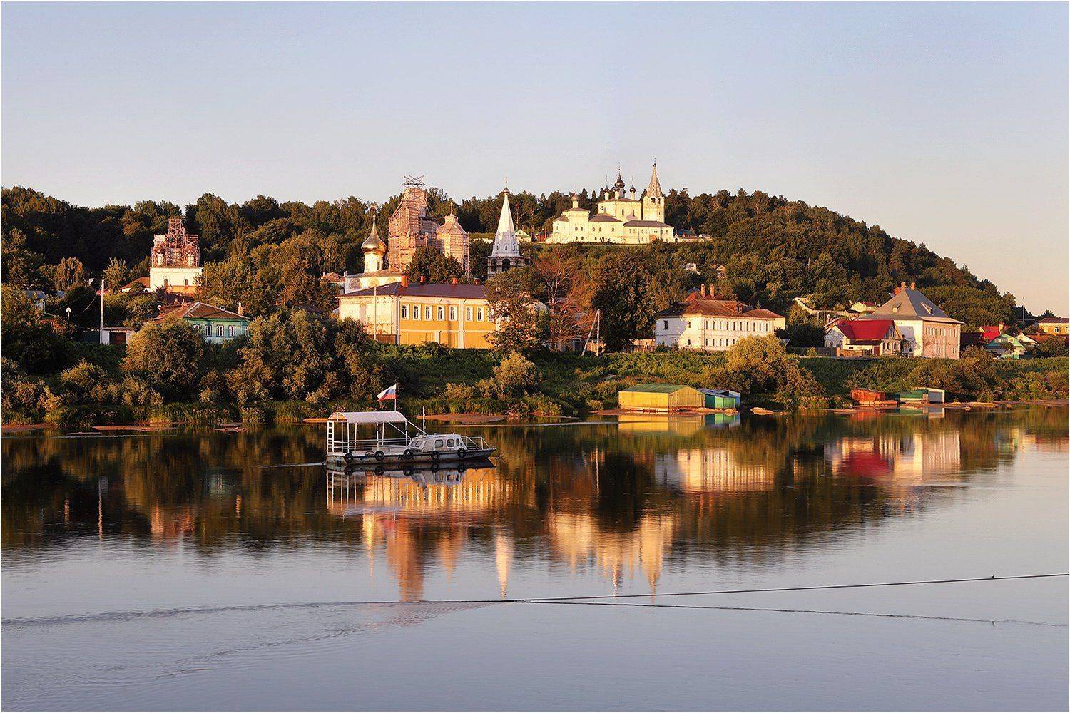 раннее утро, лето, река, город, берег,, Victor Pechenev