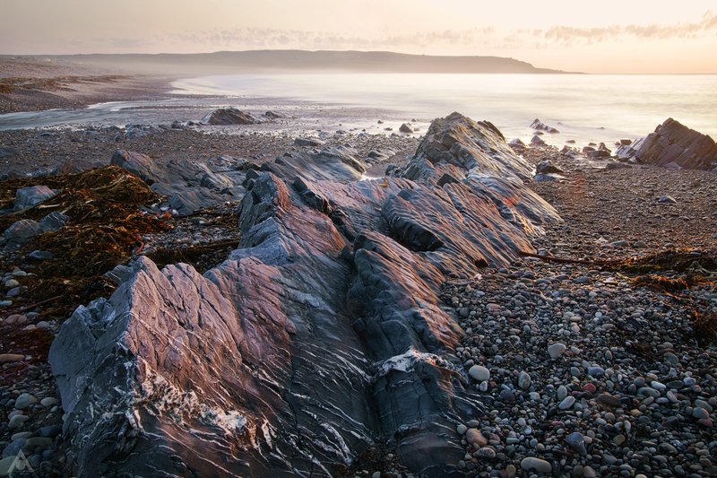 север, рыбачий, скорбиевка, берег, камни Розовая ночьphoto preview
