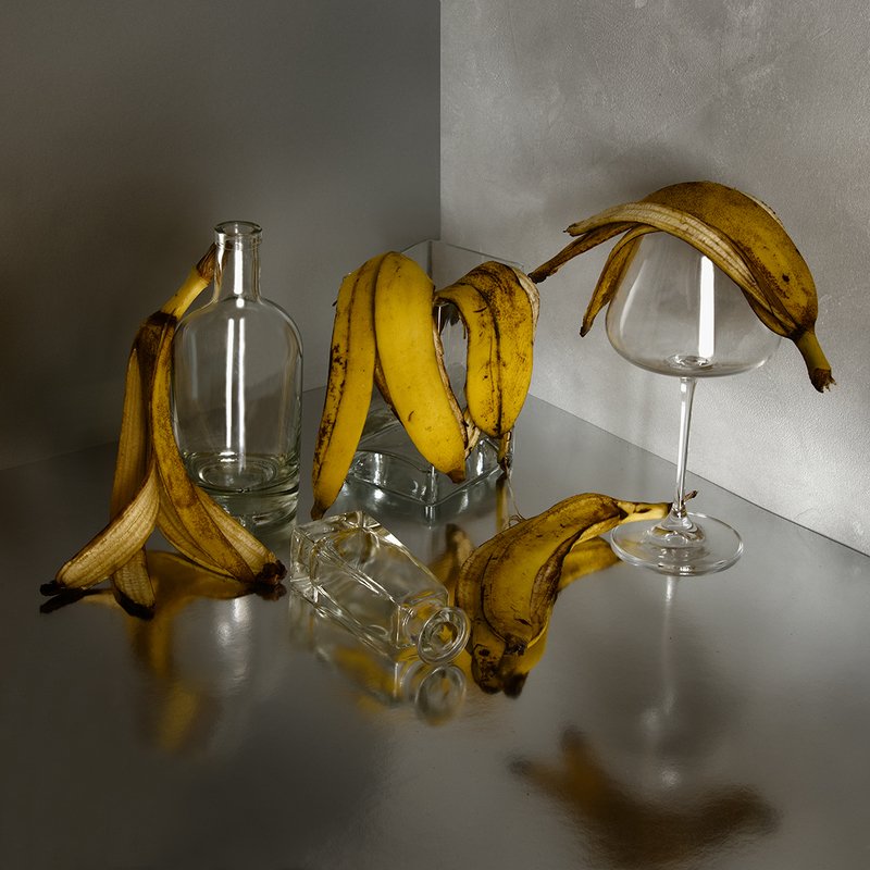 Натюрморт с кожутой бананаphoto preview