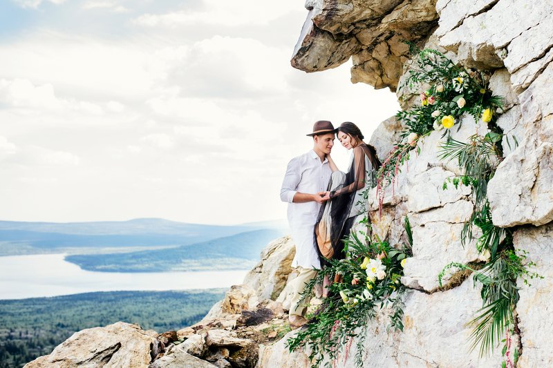 Горы, любовь, пара, жених, невеста, лавстори Зюраткульphoto preview