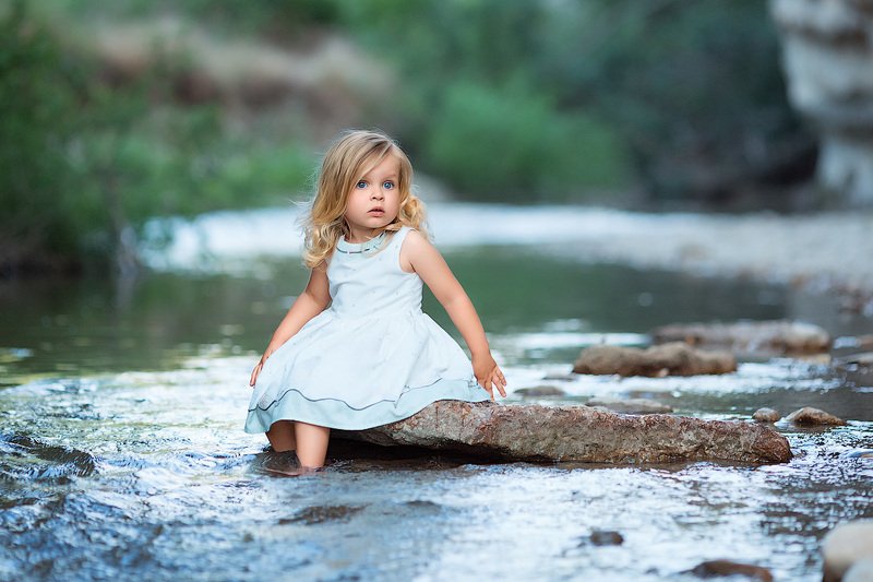 фотограф, зеркальный фотоаппарат canon mark iii, сanon russua, фотопрогулка, девочка, малышка, лето, река, закат, горы, горное ущелье, краски лета, ребенок, семейная фотосессия, детский фотограф, счастье, радость, дети на фото, семейная фотография, любовь *****photo preview