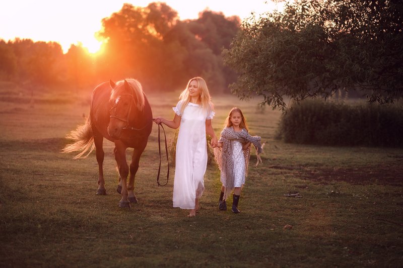 Рассвет в деревнеphoto preview