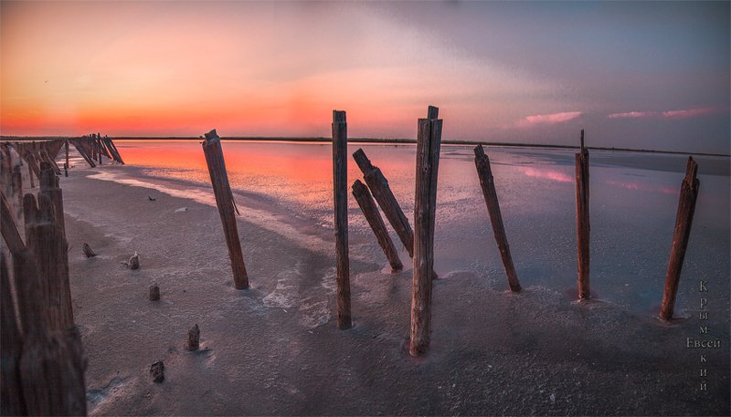 Крым.Августовский вечер на соляном озере. фото превью
