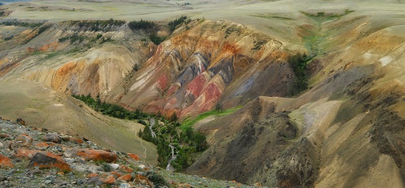 Разноцветные горыphoto preview