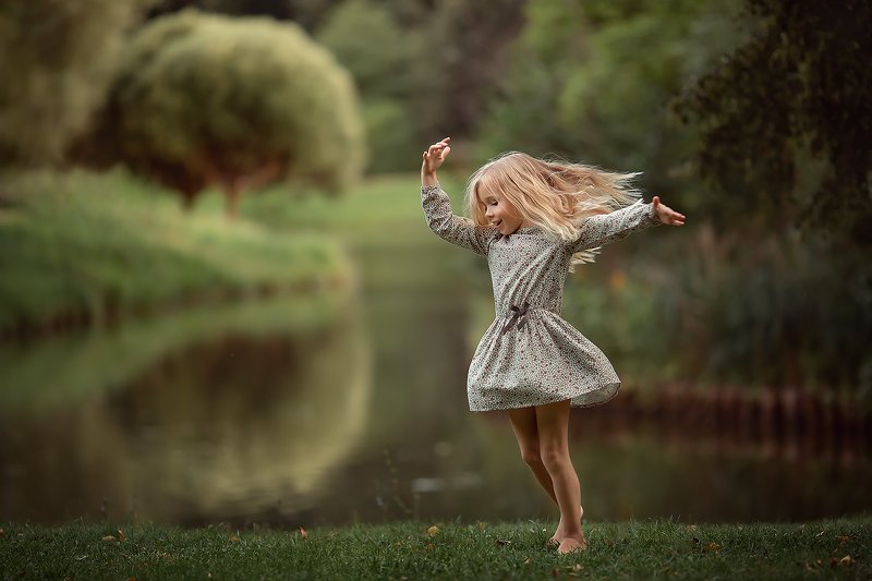 девочка танец природа волосы ***photo preview