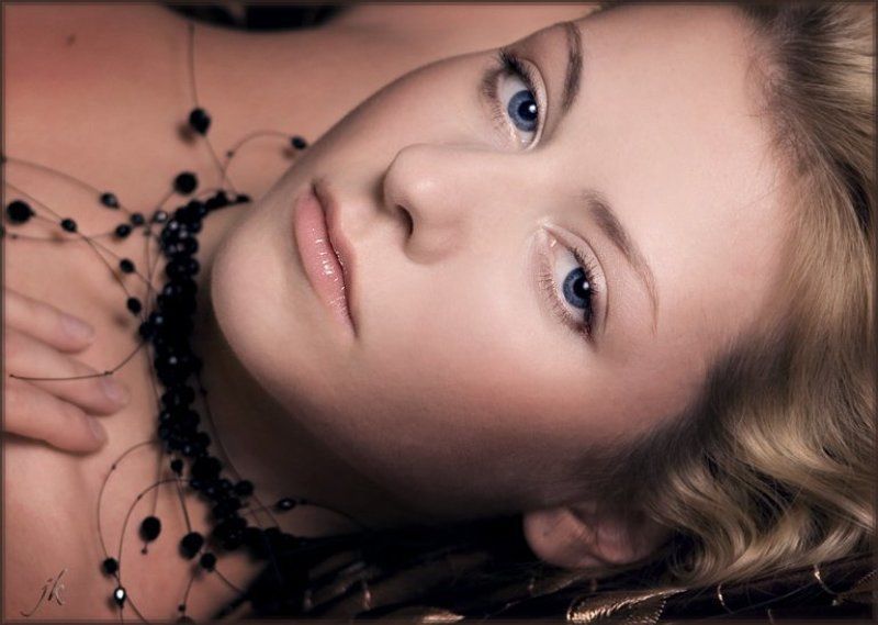 девушка, портрет Предвкушениеphoto preview