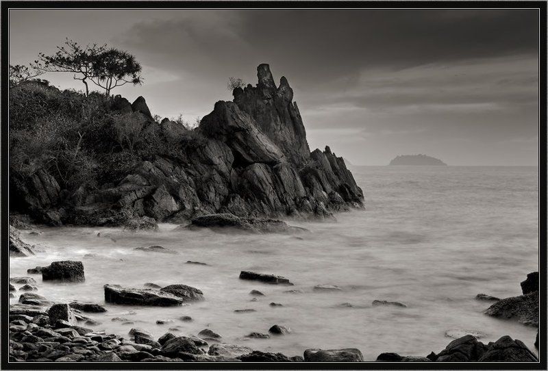 скалы,море,берег,таиланд Суровый берегphoto preview