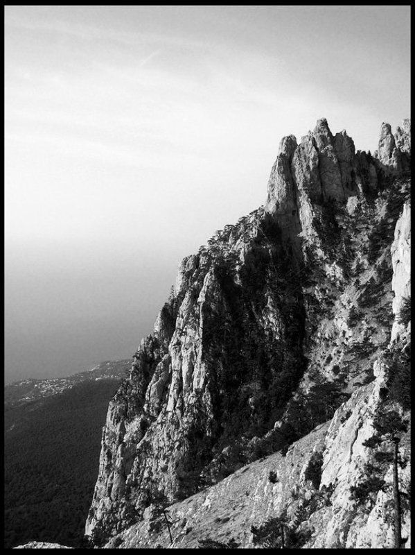 гора, вершина В лучах утреннего солнца фото превью